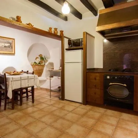 Sleeps 7 With Pool Air Con And Wifi