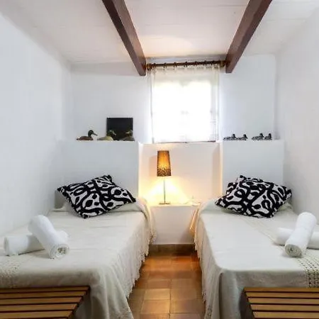 Villa Sleeps 7 With Pool Air Con And Wifi *