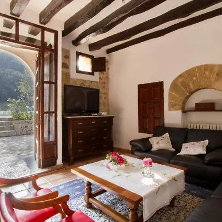 Sleeps 7 With Pool Air Con And Wifi